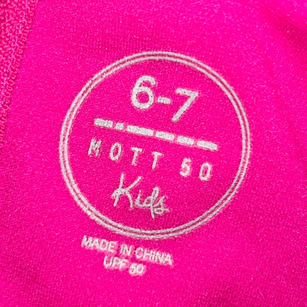 GREAT NAME BRAND. MOTT 50 SWIMSUIT. GIRLS SIZE 6-7. Very good condition - Picture 3 of 3